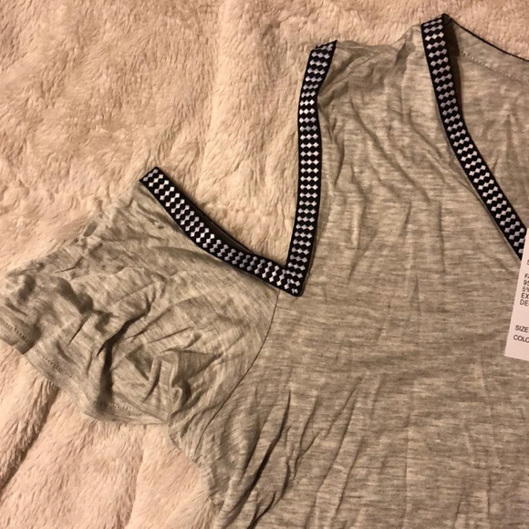 Wantable cold shoulder top - Picture 3 of 5